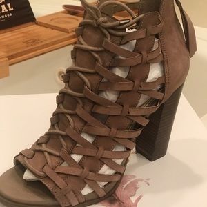 New in Box! Jessica Simpson heels!